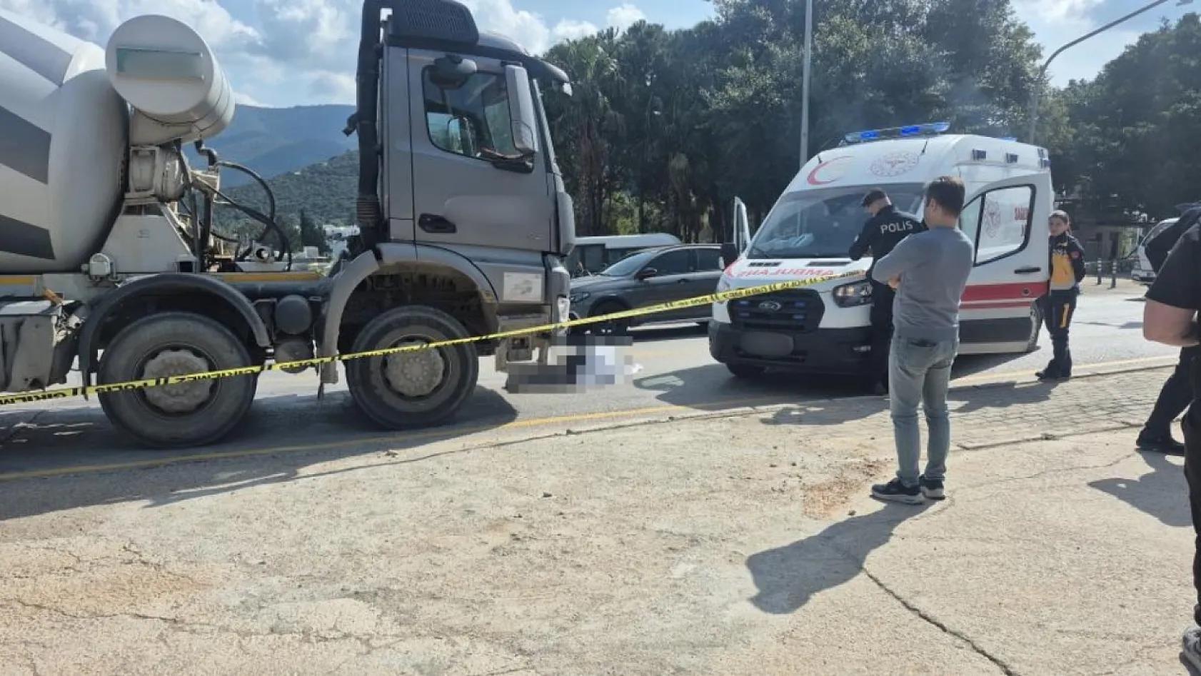 Bodrum'da beton mikserinin çarptığı yaya hayatını kaybetti