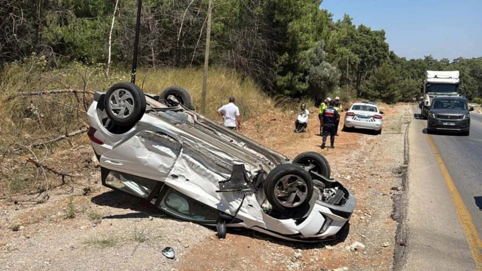Bodrum'da Hatalı Sollama Kazası Kameraya Yansıdı: 2 Yaralı
