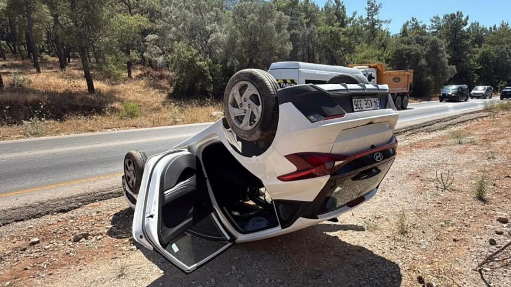 Bodrum'da Hatalı Sollama Kazası Kameraya Yansıdı: 2 Yaralı