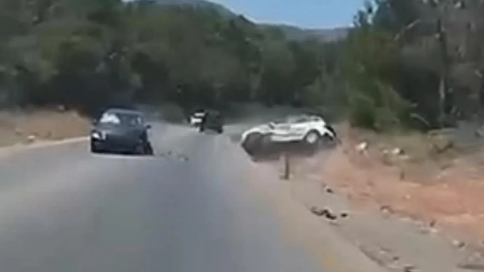 Bodrum'da Hatalı Sollama Kazası Kameraya Yansıdı: 2 Yaralı