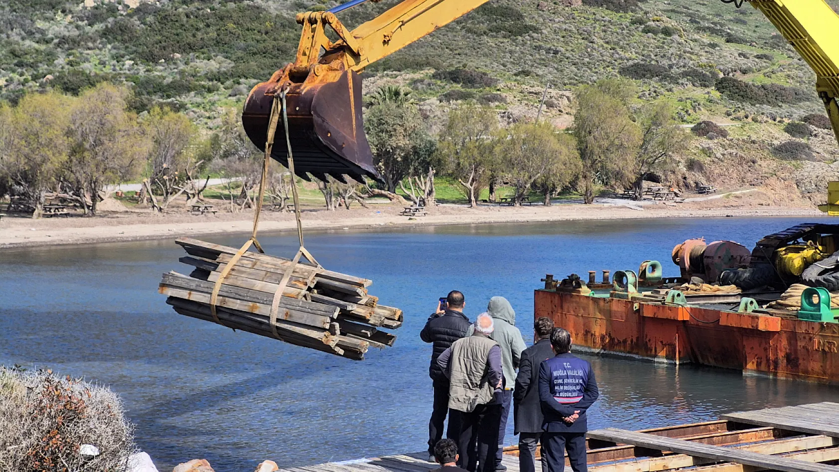 Bodrum'da iskelelerin yıkımına başlandı