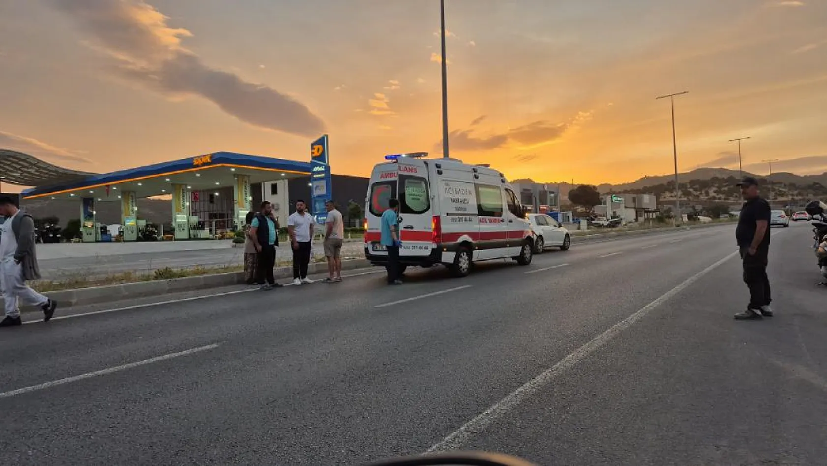 Bodrum'da motosiklet otomobile çarptı: 2 yaralı