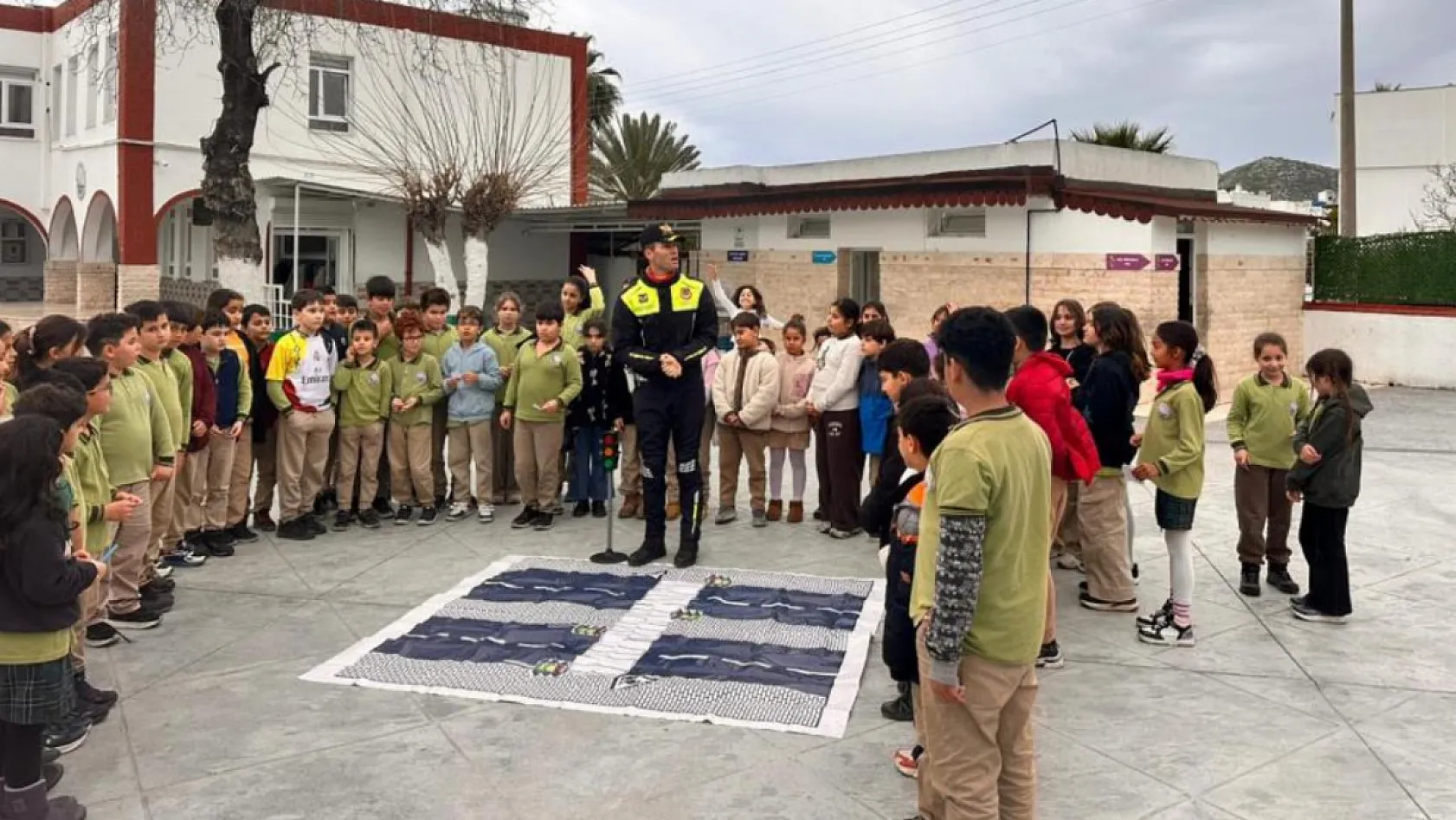 Bodrum'da öğrencilere uygulamalı trafik eğitimi