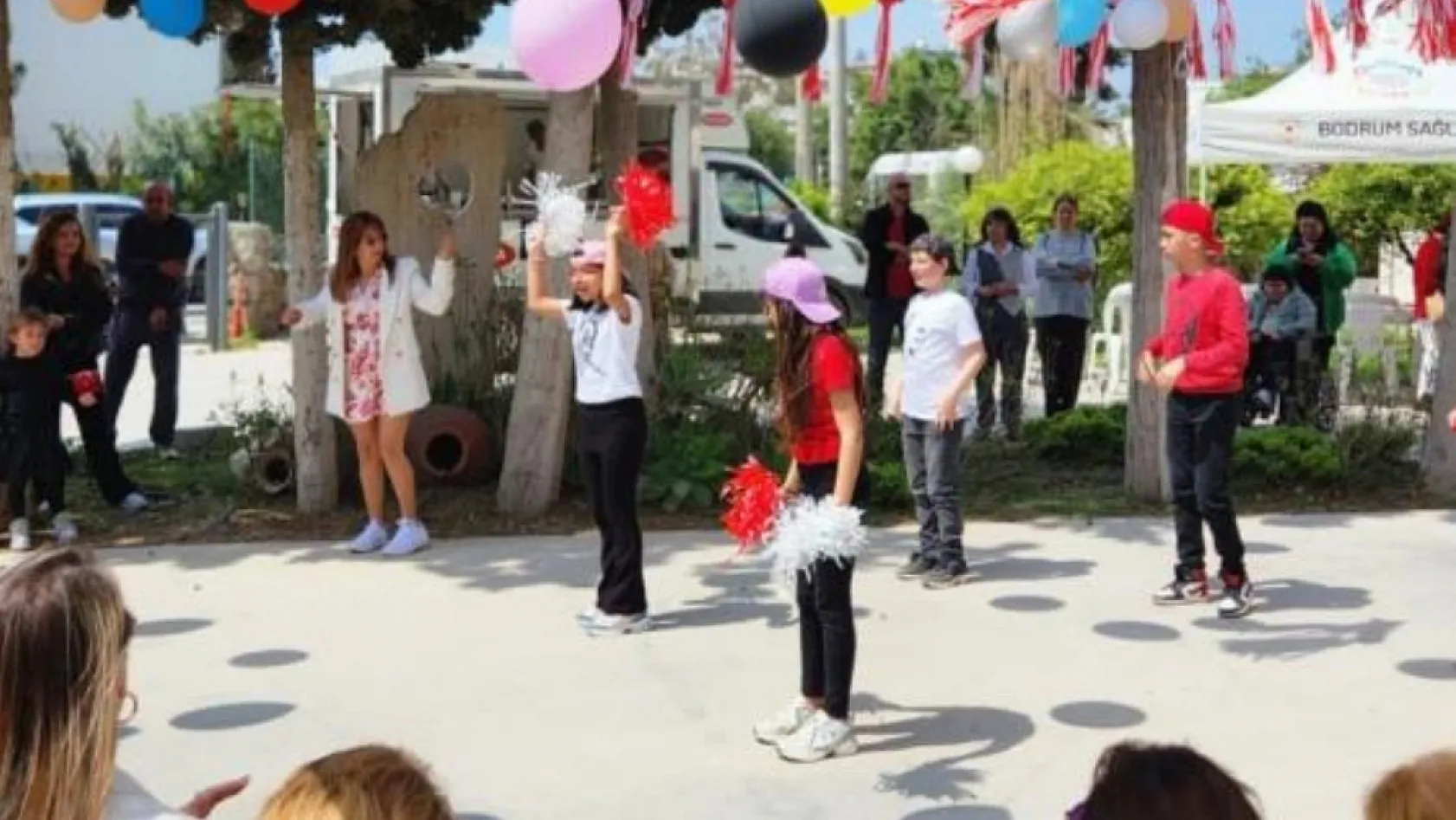 Bodrum'da özel çocuklar sahnede alkış aldı