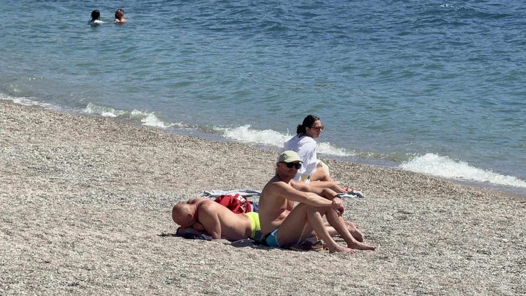 Bodrum'da yazdan kalma günler: Sahiller dolup taştı