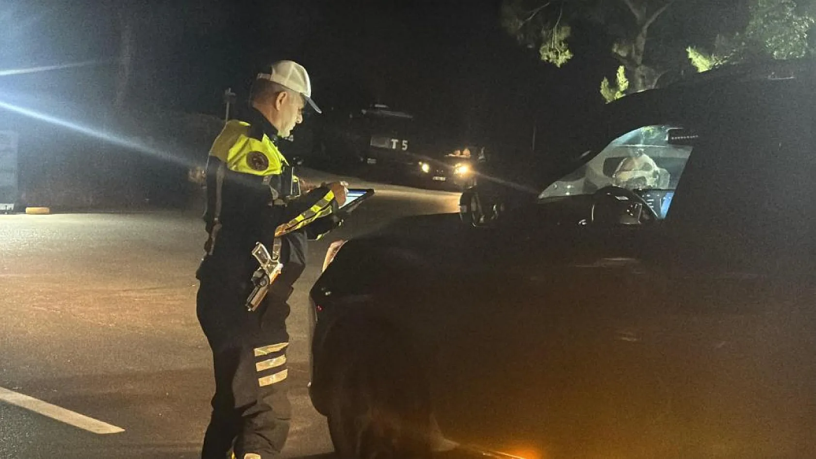 Bodrum girişinde bayram yoğunluğu: Polis ekiplerinden sıkı denetim