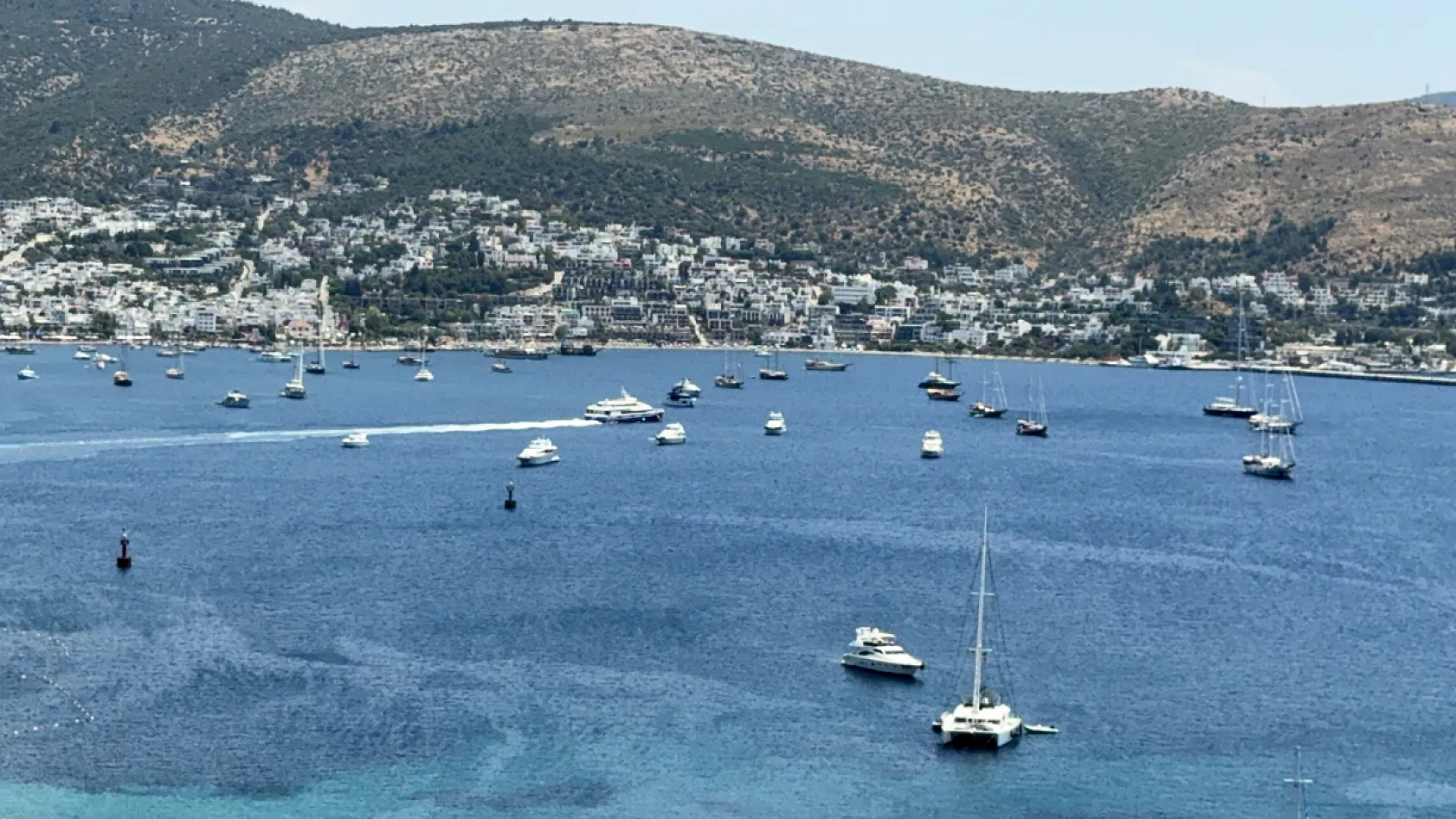 Bodrum koylarında yat kuşatması: Sezon açıldı, denizde yoğunluk başladı