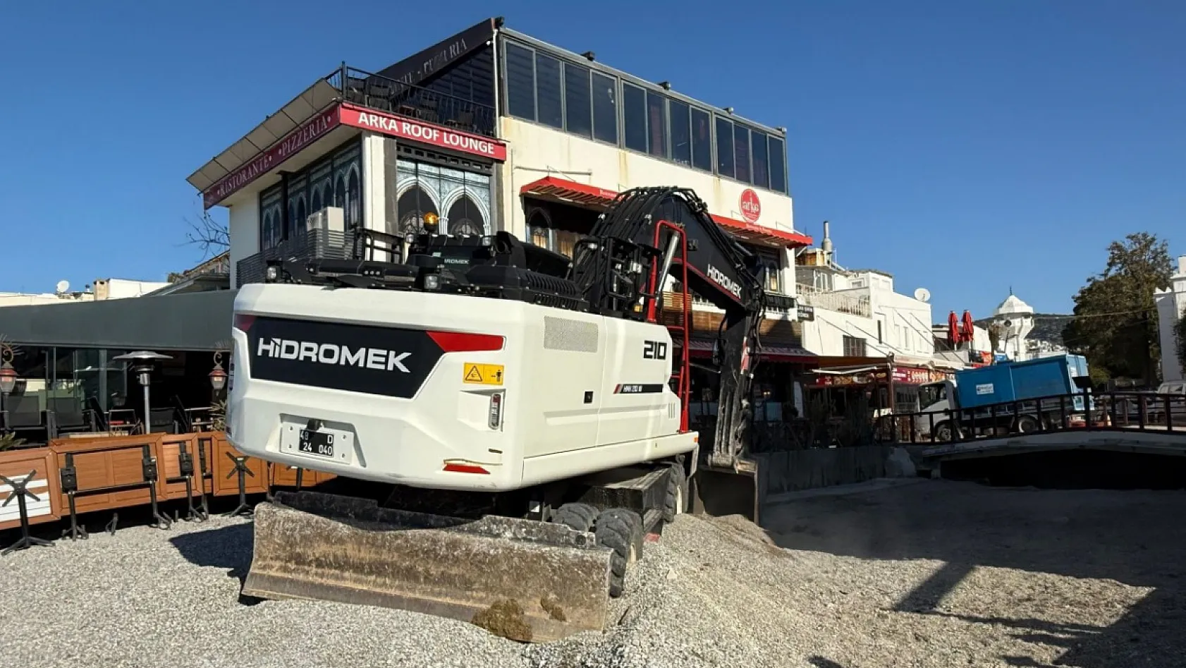 Bodrum Kumbahçe Sahilinde İşgaller Kaldırılıyor: Beton Su Basmanı Söküldü