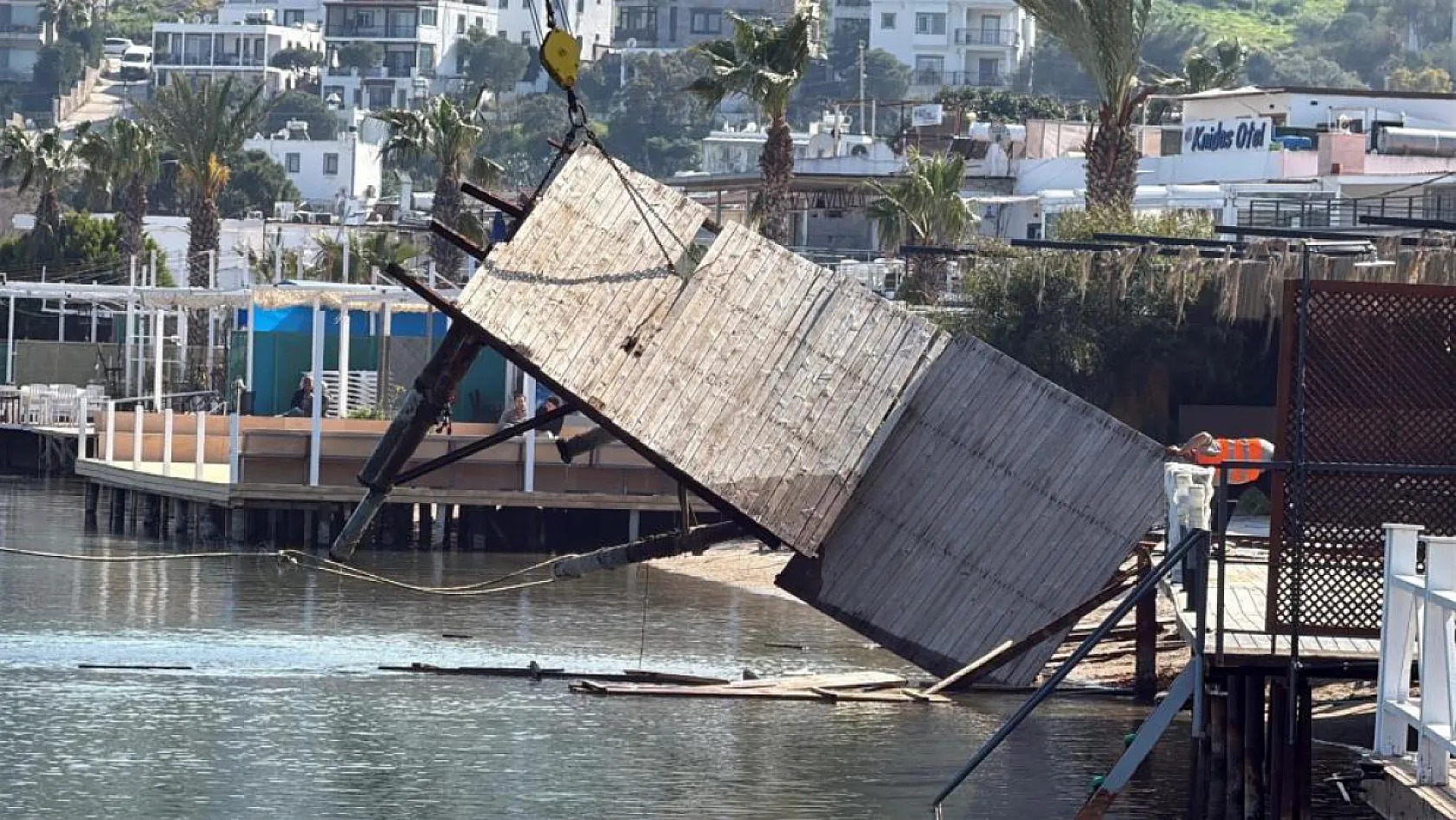 Bodrum Türkbükü sahilinde büyük temizlik