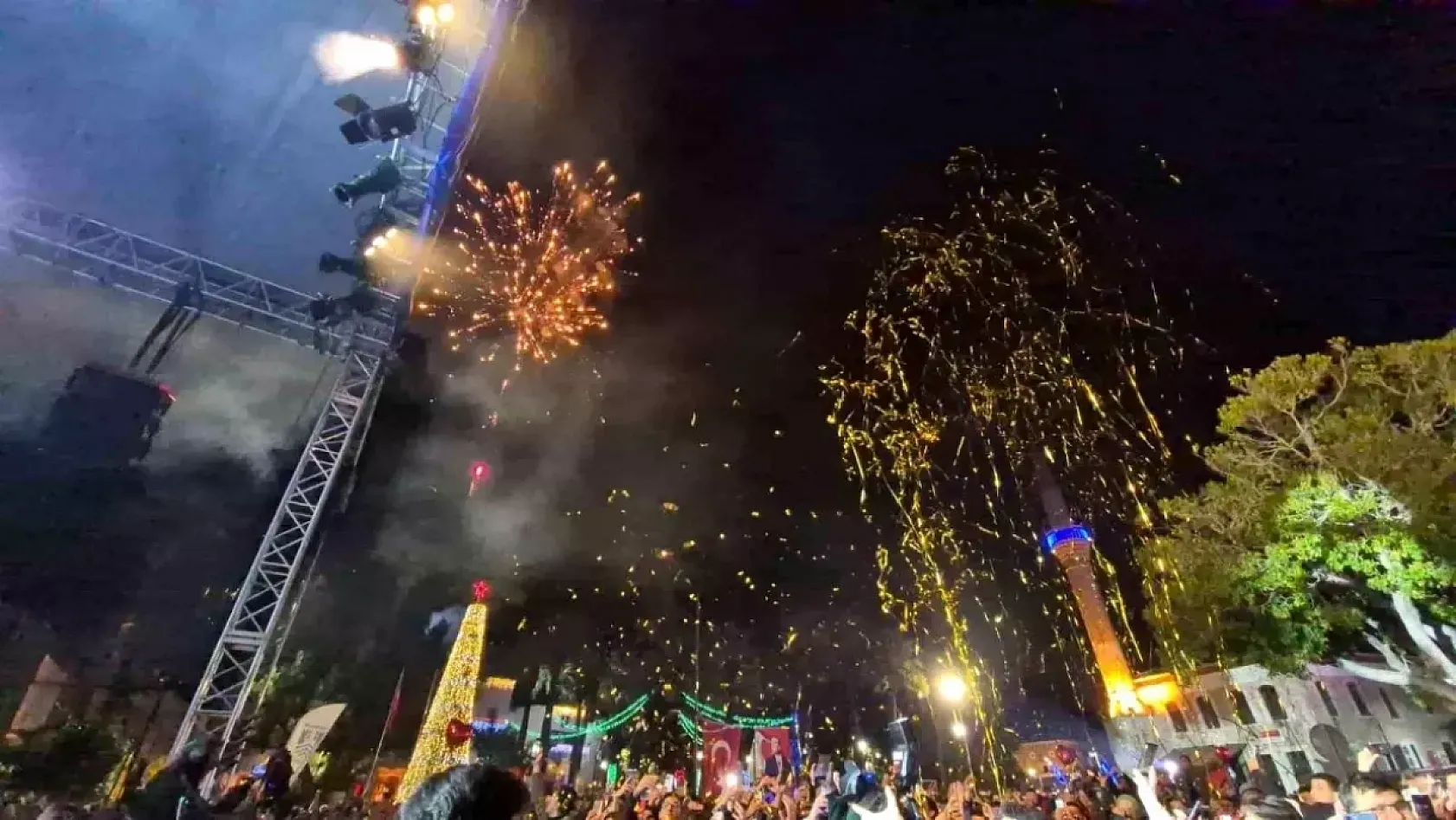 Muğla'da yeni yıl konser, ses ve ışık gösterileriyle kutlandı