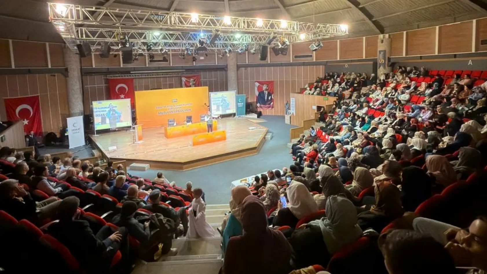 Bodrum'da 2026 Bağımsızlık Yılına Özel 'Mutlu İnsan Olmak' Konulu Panel Düzenlendi