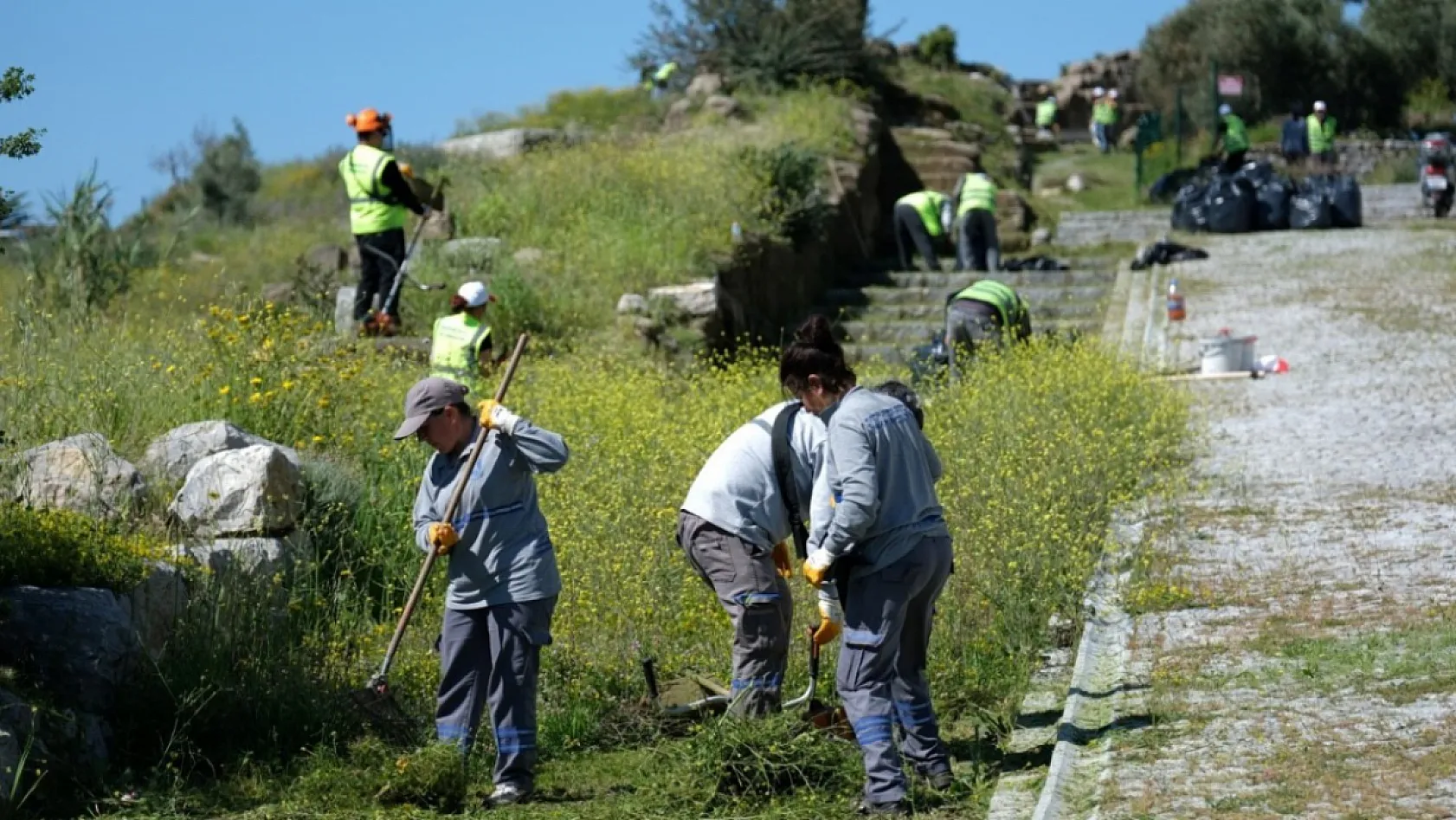 Bodrum'da Antik Halikarnassos Surları'nda temizlik çalışması