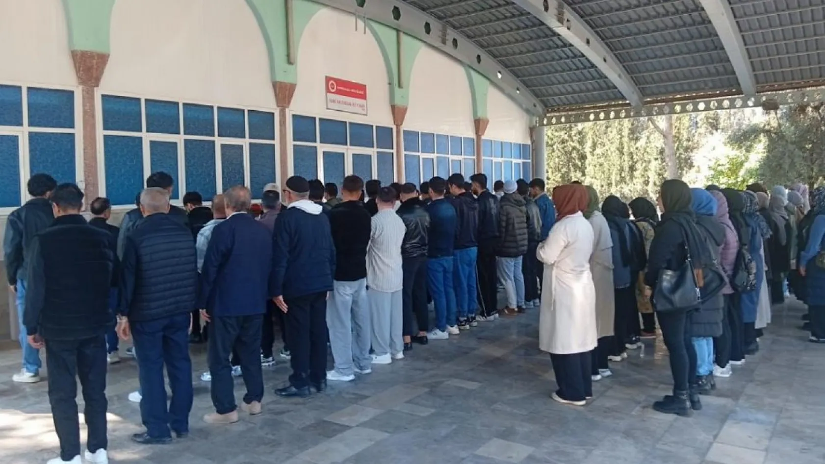 Bodrum'da batan botta hayatını kaybeden göçmenlerden 4'ü Denizli'de toprağa verildi