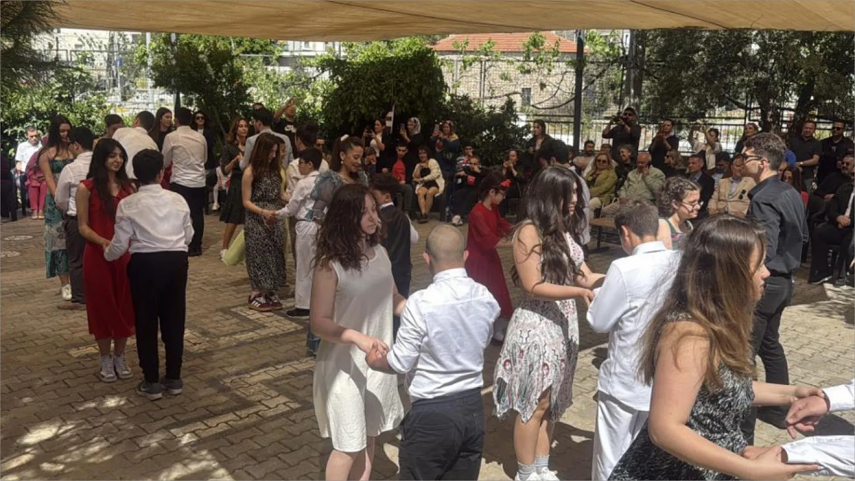 Bodrum'da Özel Öğrencilerden Vals ve Zeybek Gösterisi
