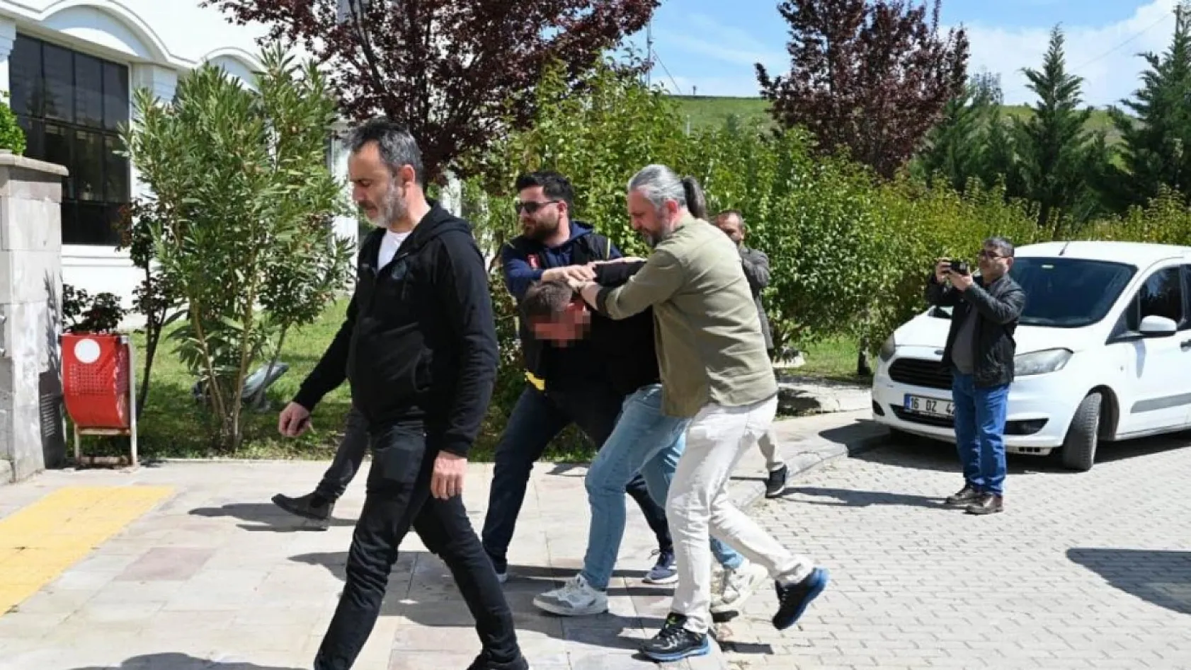 Boğazı kesilerek öldürülen yaşlı kadının katil zanlısı yakalandı