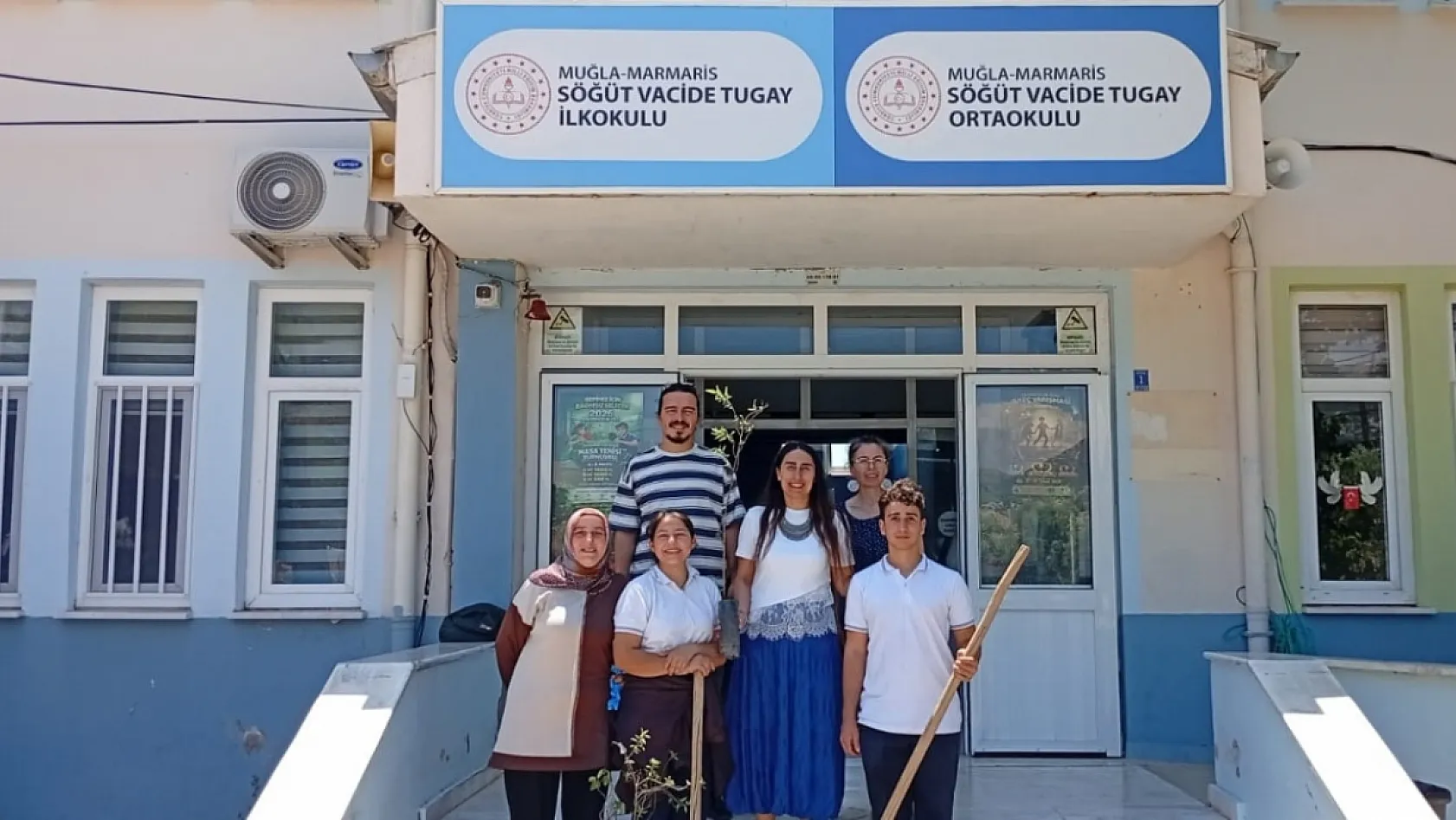 Bozburunlu Öğrenciler Karne Sevincini Fidan Dikerek Kutladı