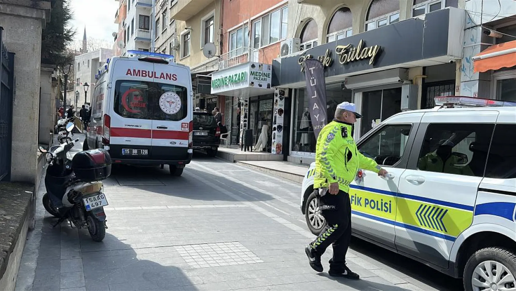 Burdur'da geri manevra sırasında kaldırımda oturan yaşlı kadına çarpan sürücüye 'neden çarptın' sitemi