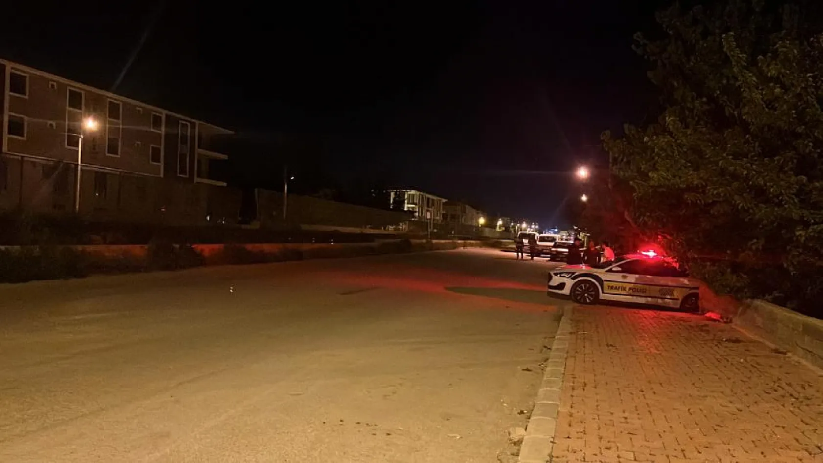 Burdur'da kontrolden çıkan motosiklet, park halindeki kamyonun altına girdi: 1 ölü