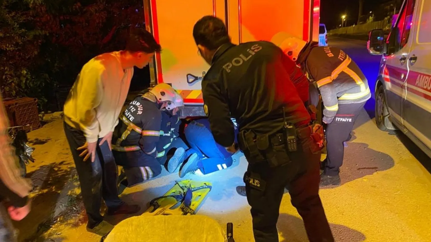 Burdur'da kontrolden çıkan motosiklet, park halindeki kamyonun altına girdi: 1 ölü