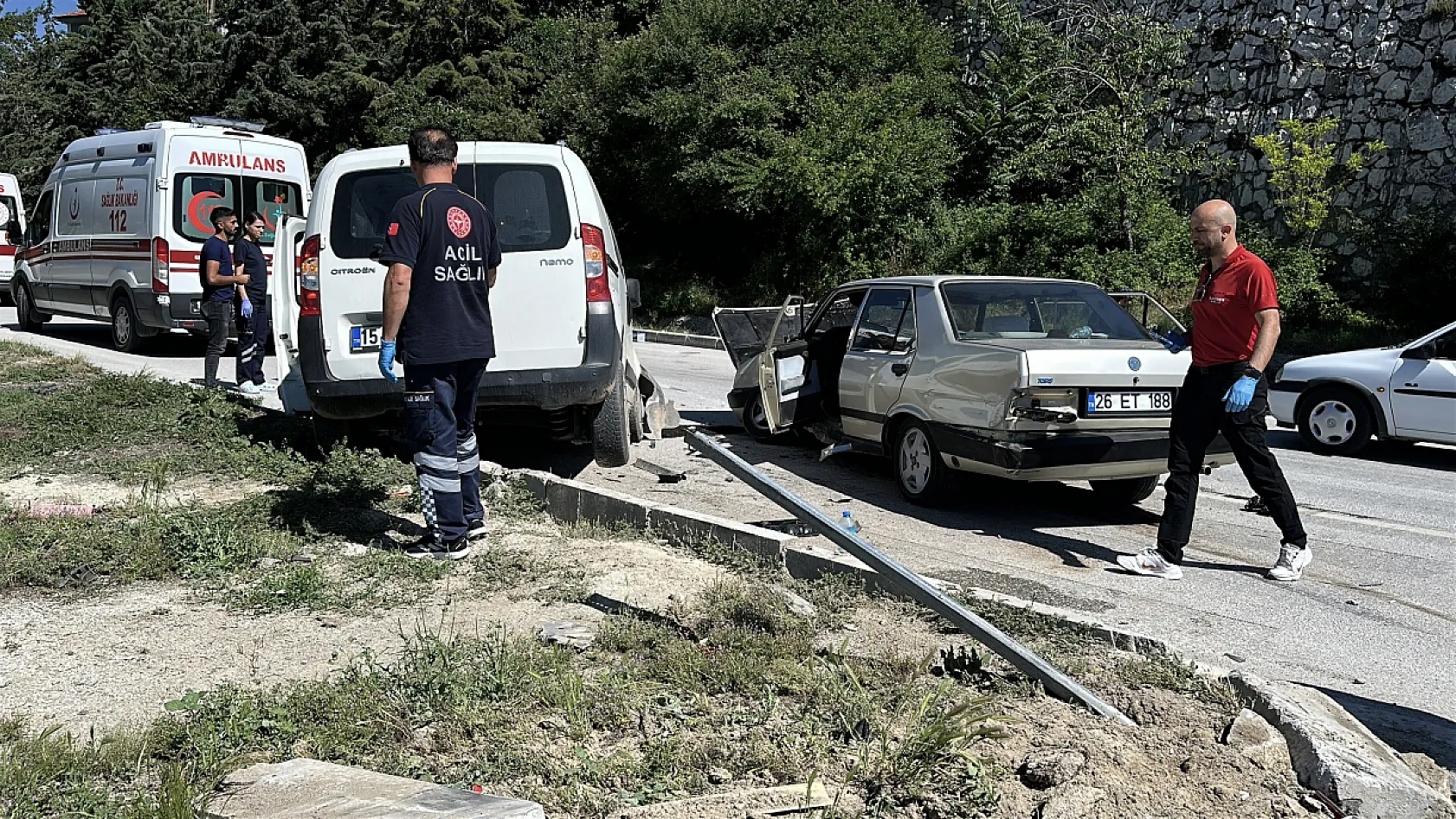 Burdur'da otomobil ile hafif ticari araç çarpıştı: 5 yaralı