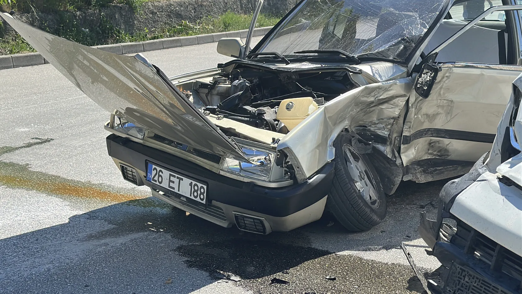Burdur'da otomobil ile hafif ticari araç çarpıştı: 5 yaralı