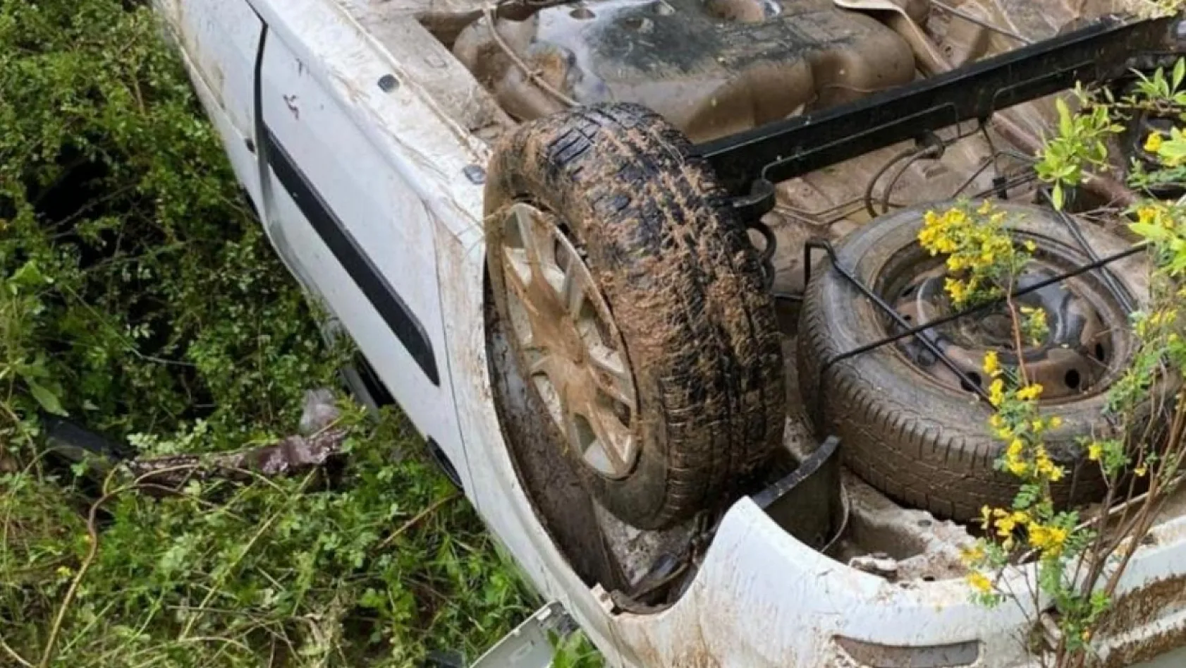 Burdur'da otomobil takla attı: 1 ölü, 2 yaralı