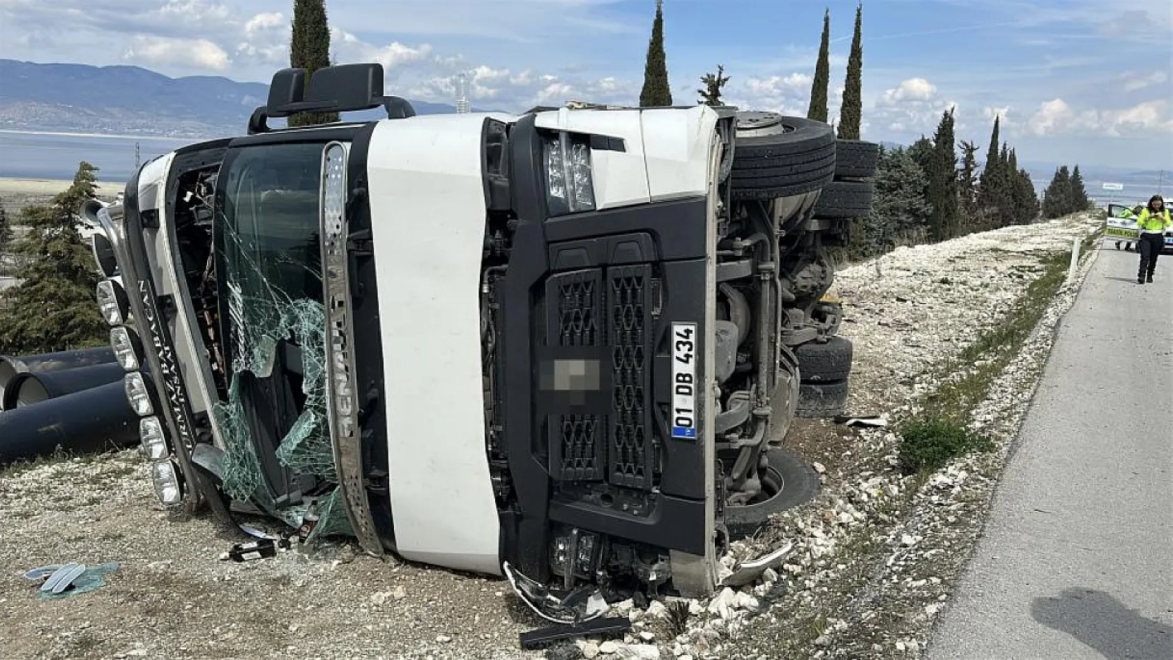 Burdur-Fethiye Karayolu'nda alkollü sürücünün kullandığı tır yan yattı: 1 yaralı