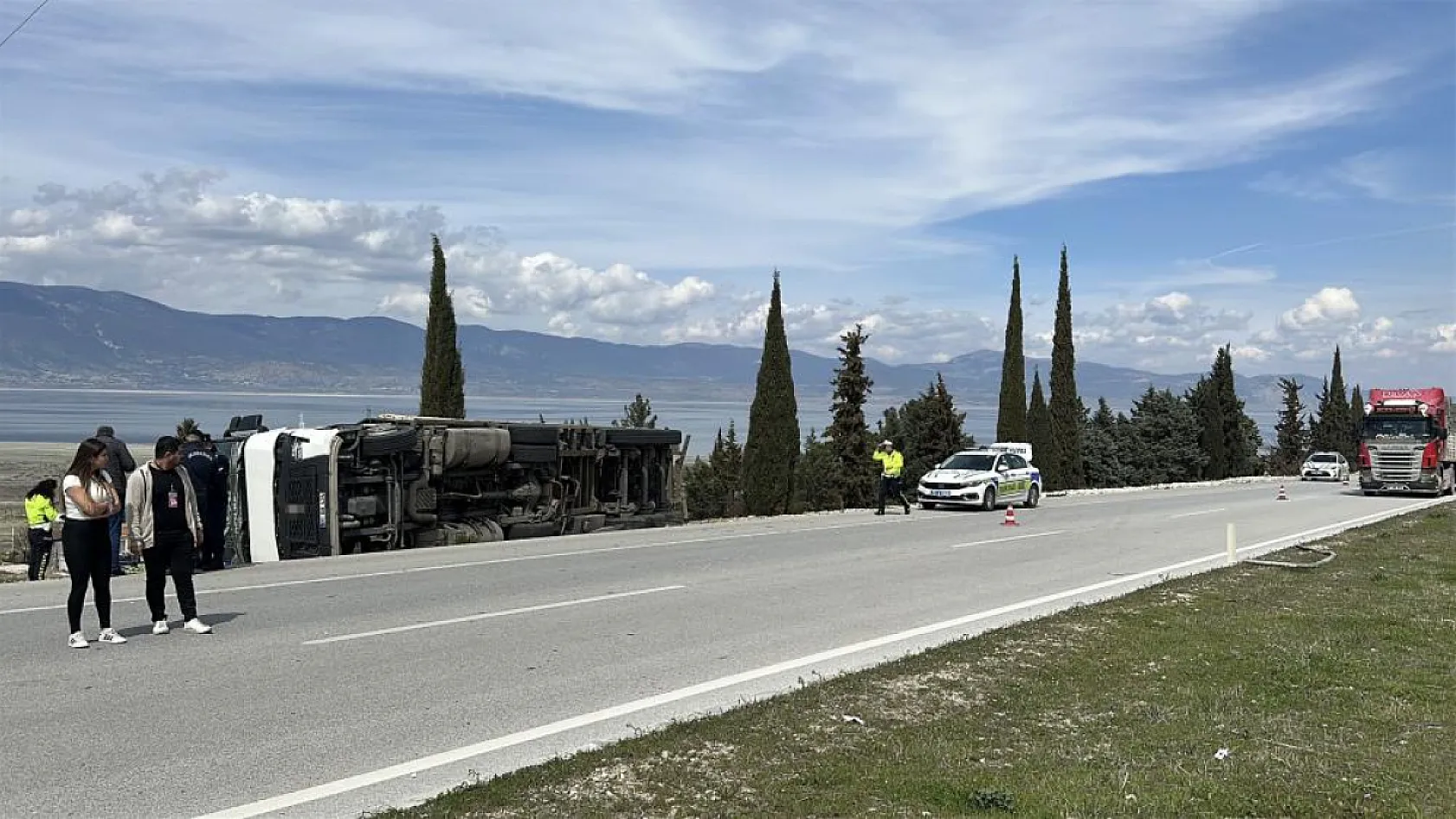 Burdur-Fethiye Karayolu'nda alkollü sürücünün kullandığı tır yan yattı: 1 yaralı
