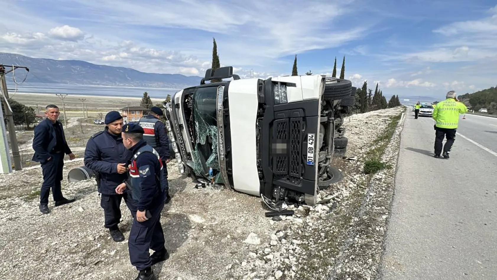 Burdur-Fethiye Karayolu'nda alkollü sürücünün kullandığı tır yan yattı: 1 yaralı