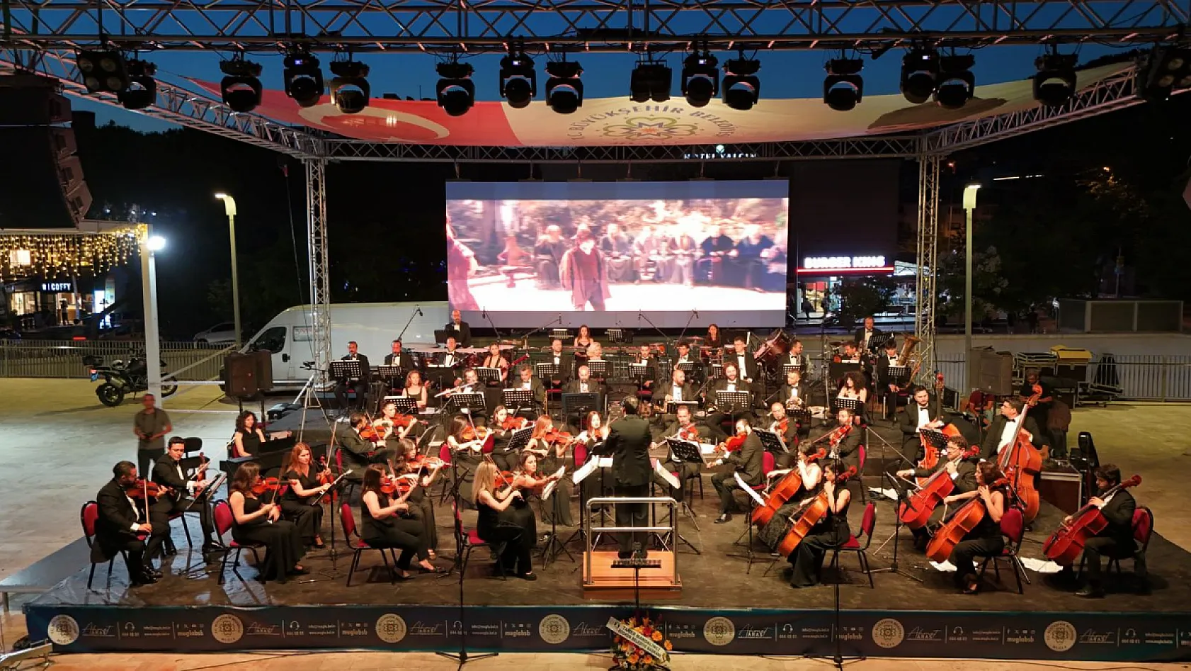 Muğla Büyükşehir'den Sanatseverlere Çifte Konser