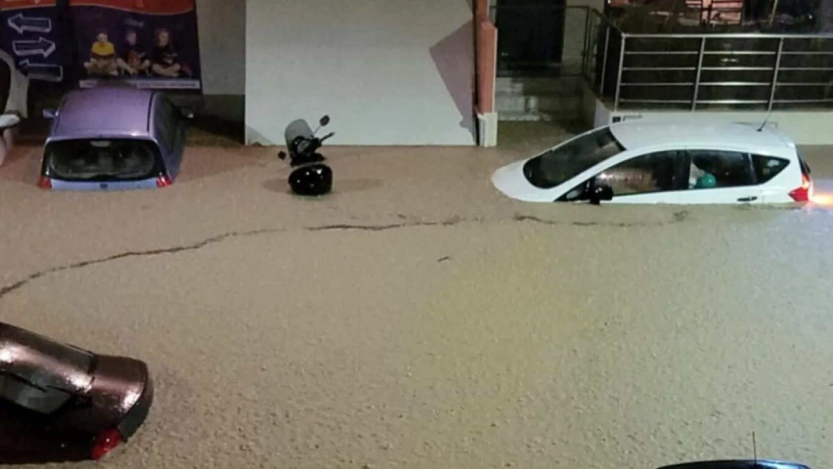 Rodos'u Sel Aldı