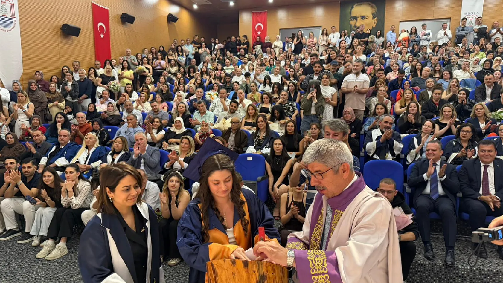 Fethiye'de MSKÜ İşletme Fakültesi'nde Mezuniyet Coşkusu Yaşandı