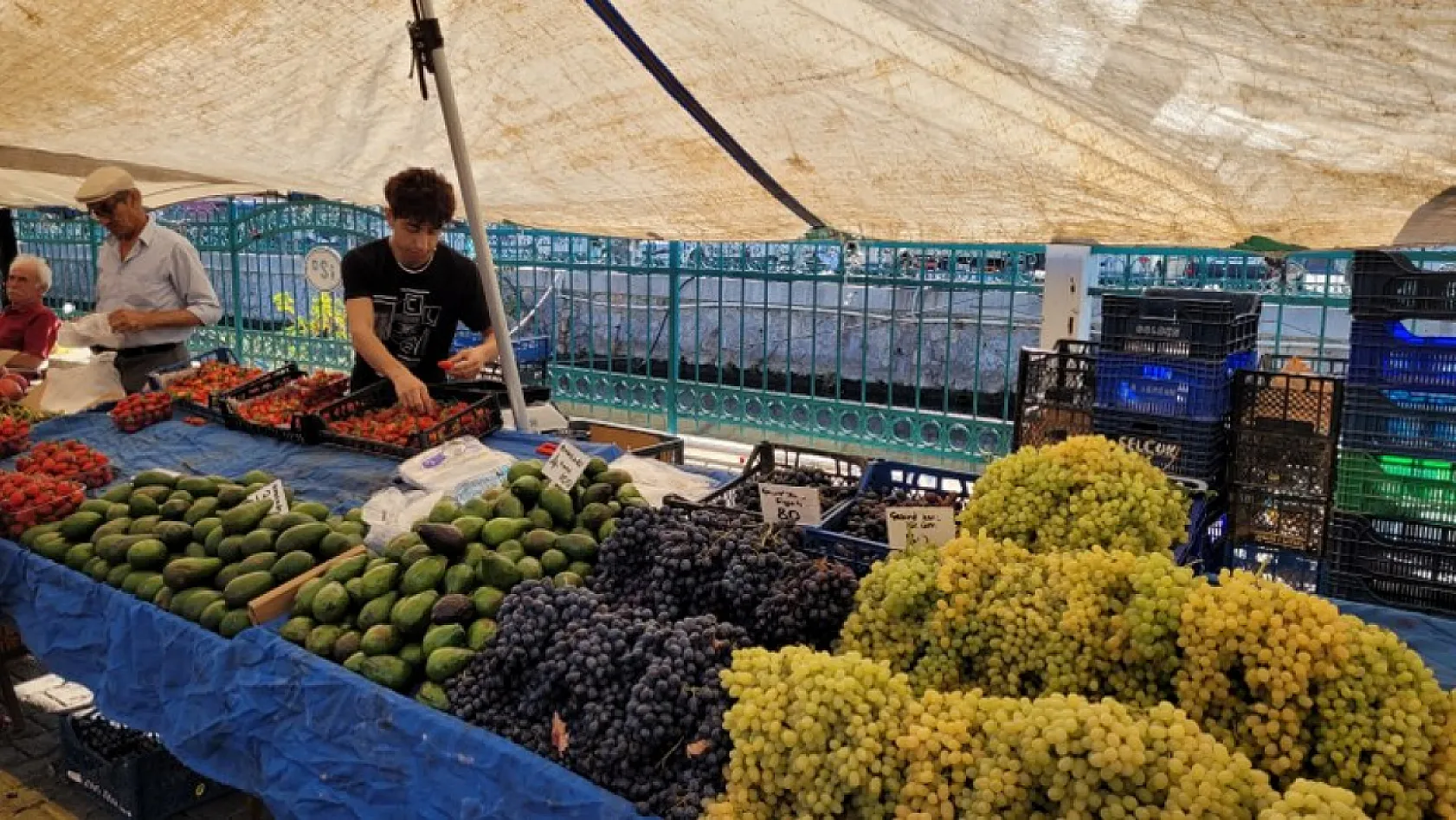 Fethiye Cuma Pazarı'na çevre ilçelerden de ilgi yoğun