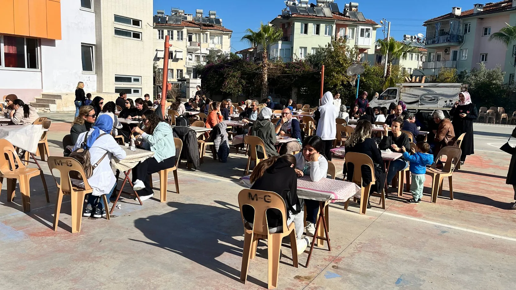 Fethiye'de Öğrenciler Yararına Kermes
