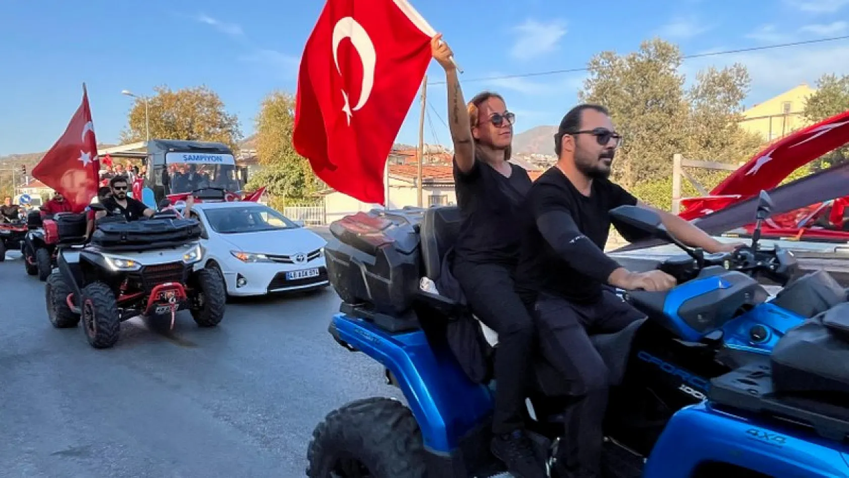 Fethiye'de Belediye Destekleriyle Cumhuriyet Konvoyu Düzenlendi