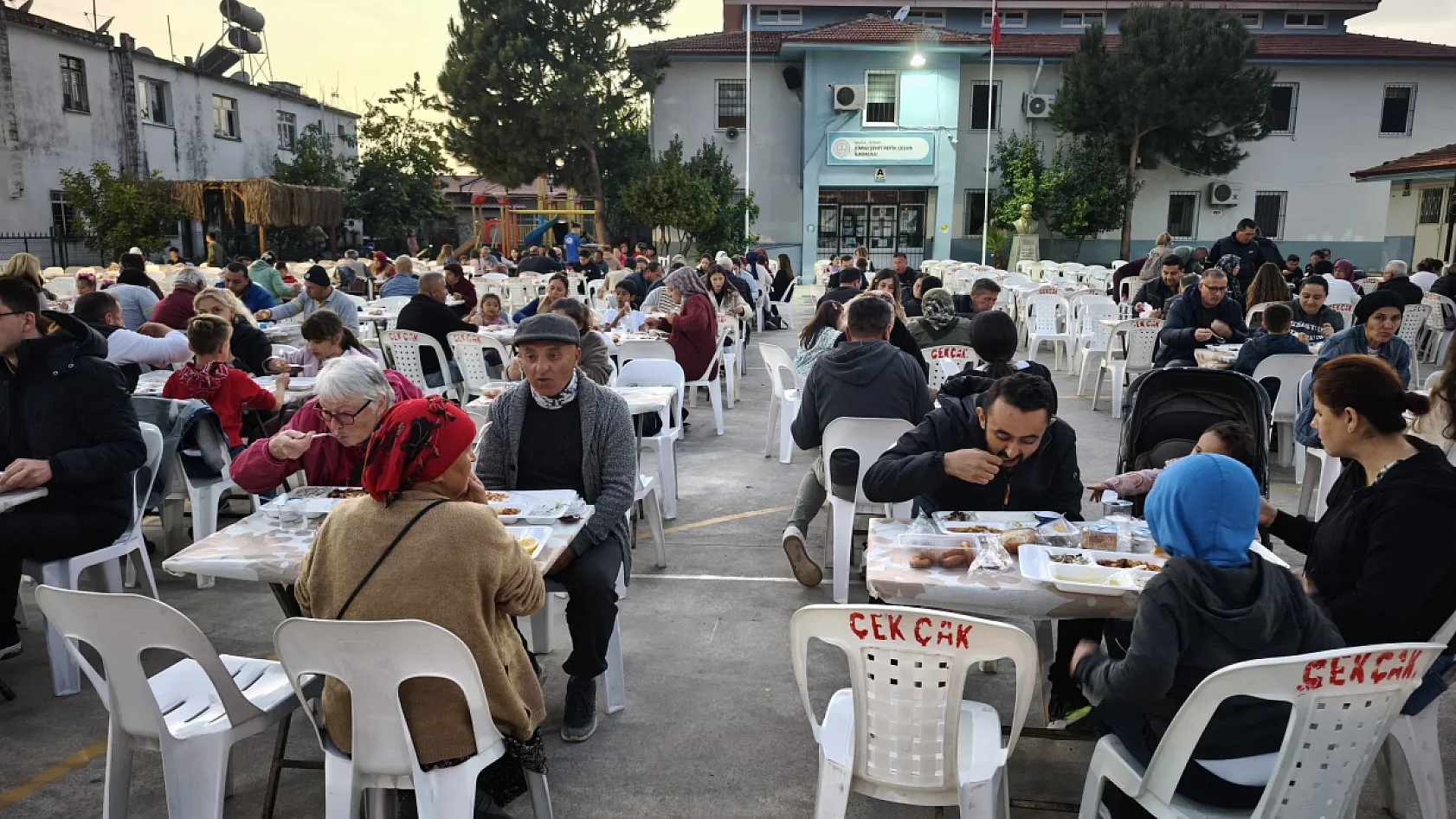 Fethiye Kargı Mahallesi Muhtarlığı'ndan iftar yemeği