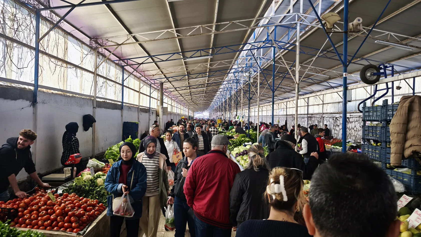 Fethiye Salı Pazarı'nda fiyat tartışması