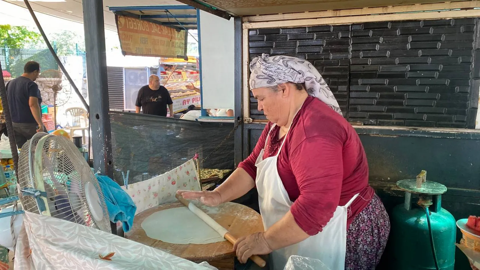 Çalış Pazarı Esnafı Yasemin Çalışkan: 'Çalış Pazarı Bambaşka, İşlerimiz Şükür İyi'