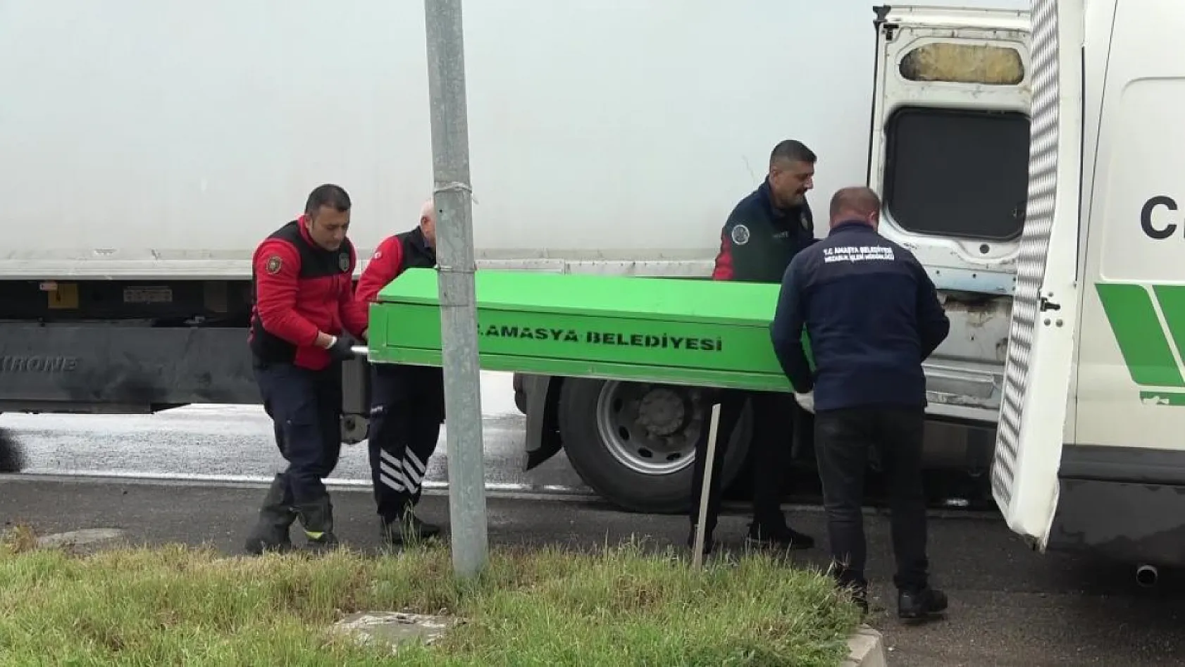 Cenaze dönüşü feci kaza: Otomobilden fırlayan bebek hayatını kaybetti