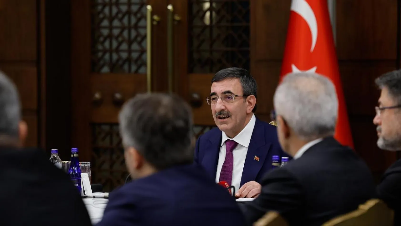 Cumhurbaşkanı Yardımcısı Cevdet Yılmaz'dan milyonları heyecanlandıran asgari ücret açıklaması