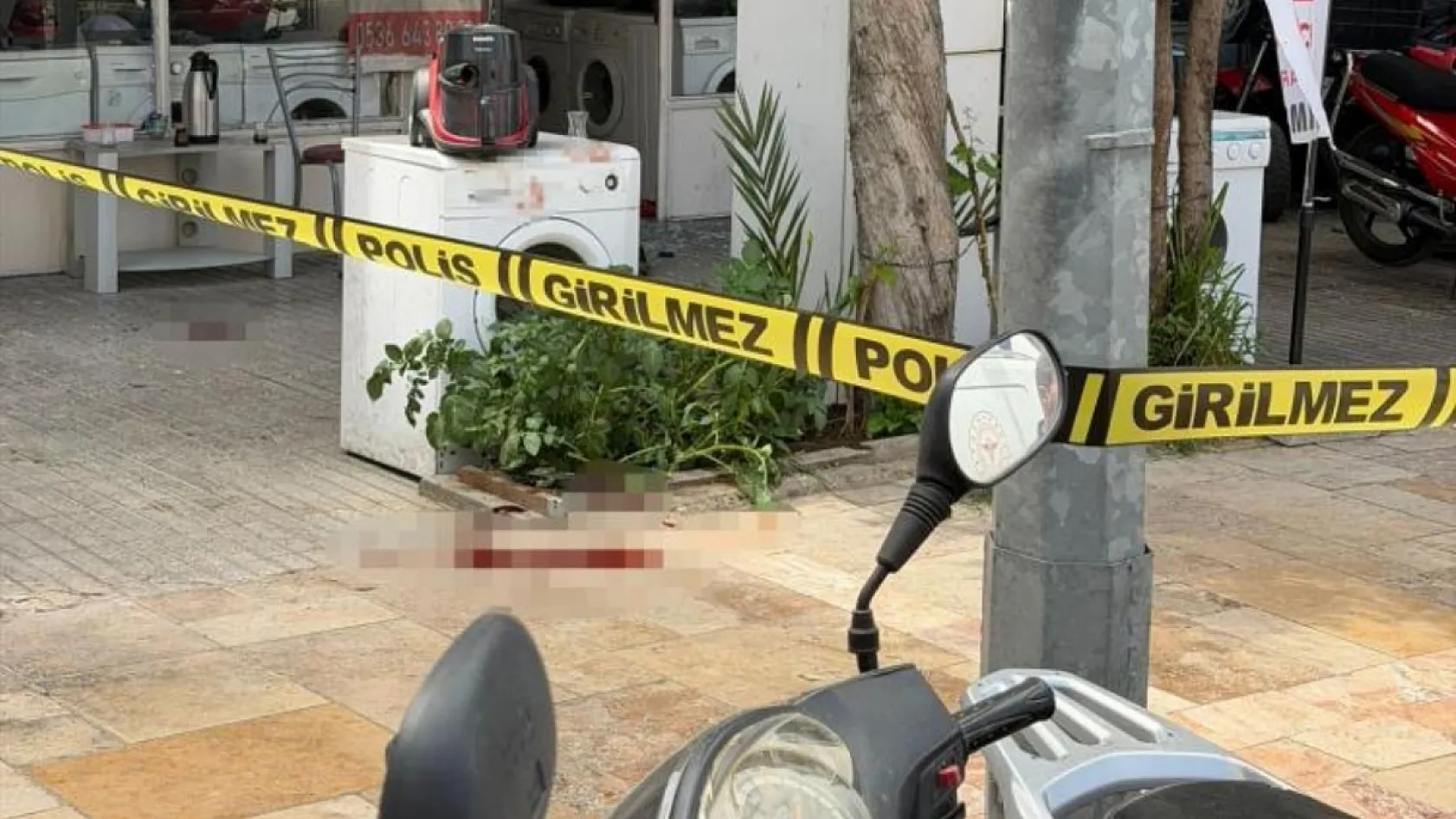 Cezaevinden çıkıp husumetlisini yaraladı, polis gelene kadar başında bekledi