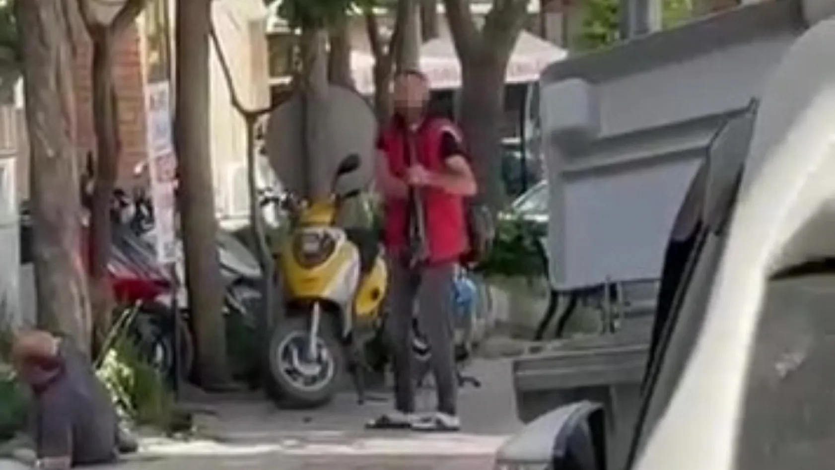 Cezaevinden çıkıp husumetlisini yaraladı, polis gelene kadar başında bekledi
