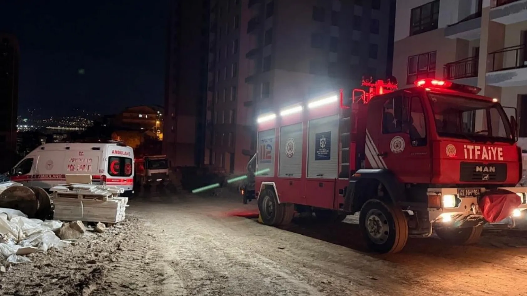 Cezaevinden izinle çıktı, eşini ve bir kadını sırtından bıçakladı