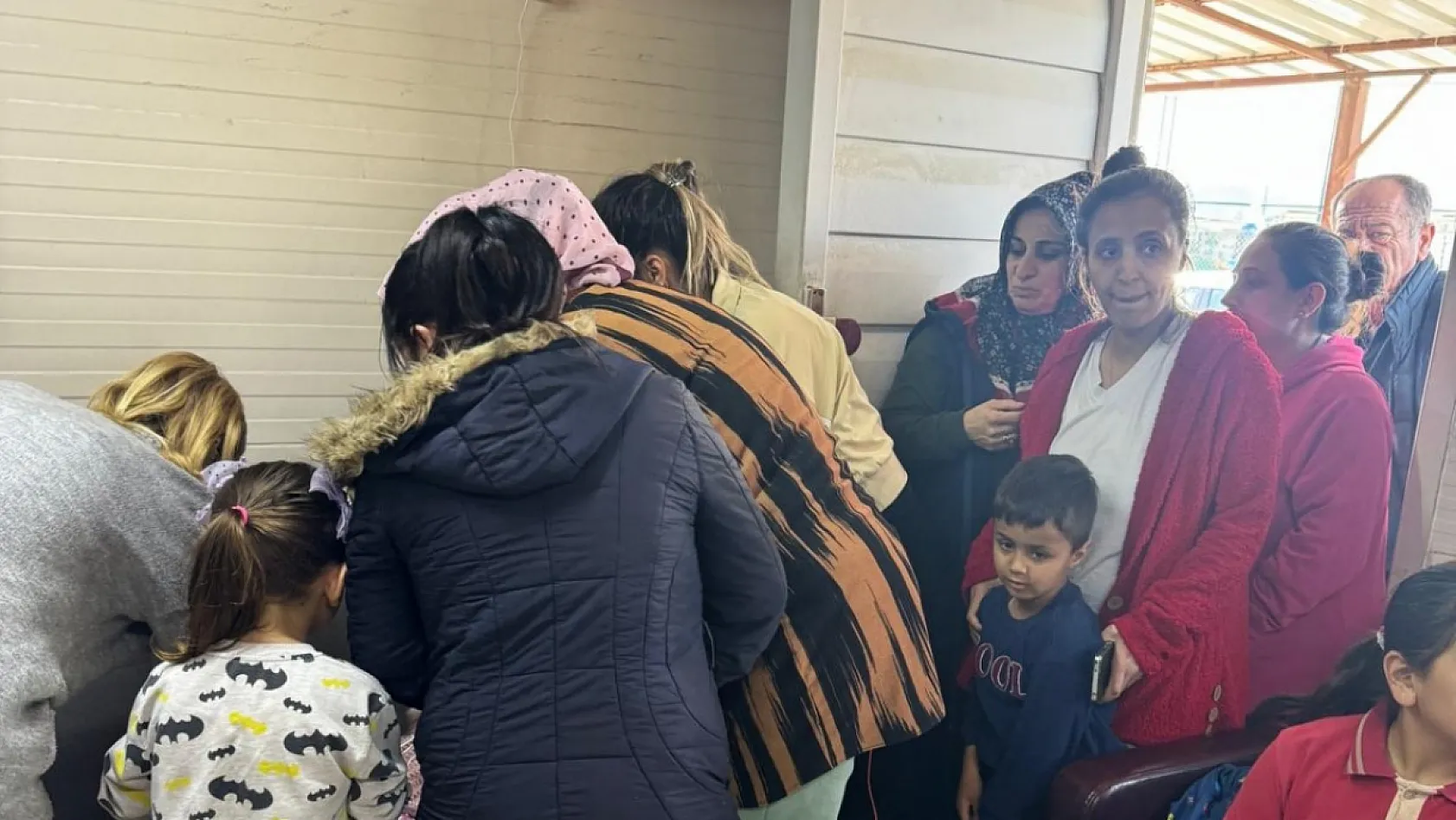 CHP Fethiye Kadın Kolları'ndan Depremzede Çocuklara Anlamlı Destek