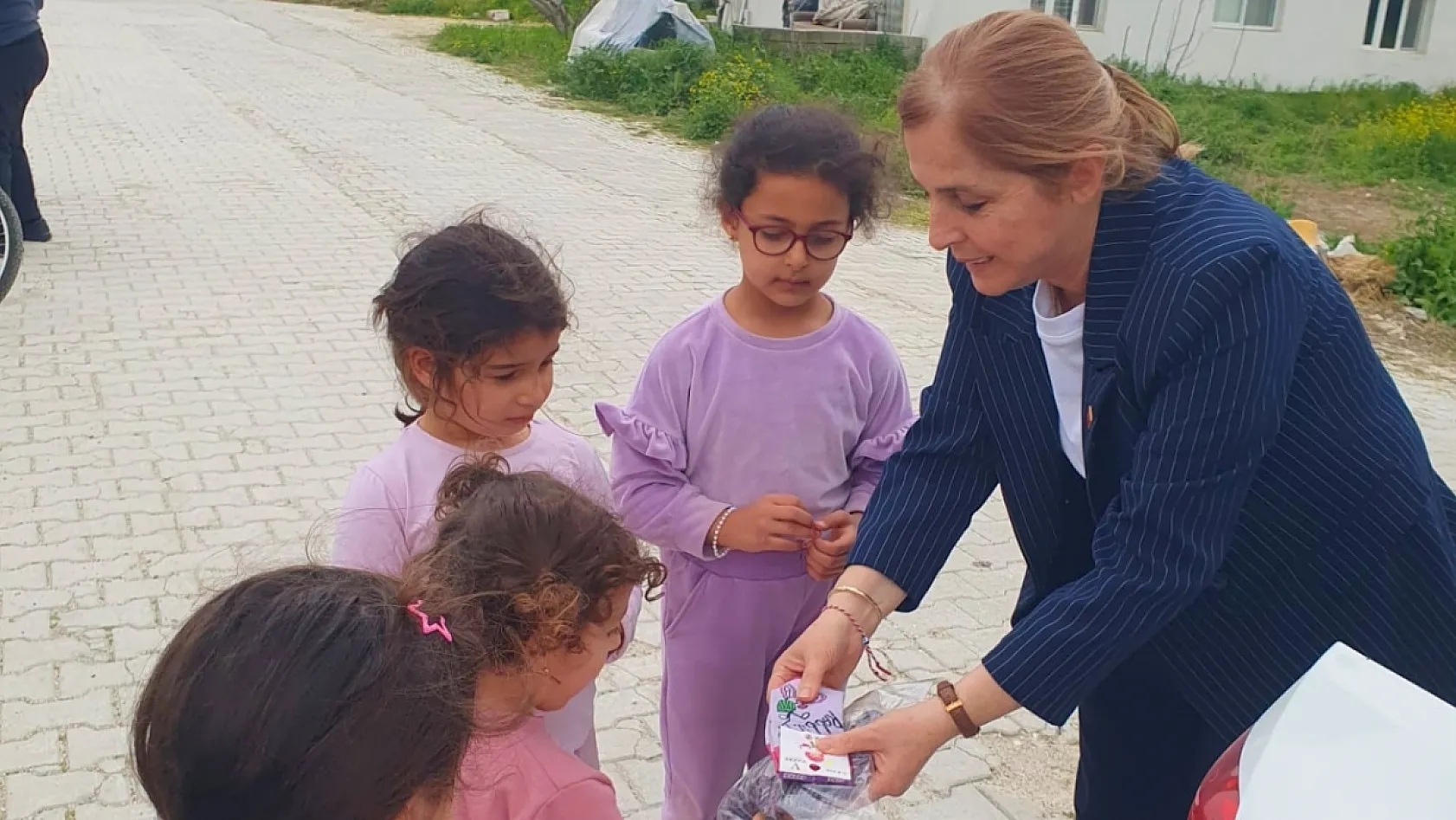 CHP Fethiye Kadın Kolları'ndan Depremzede Çocuklara Anlamlı Destek