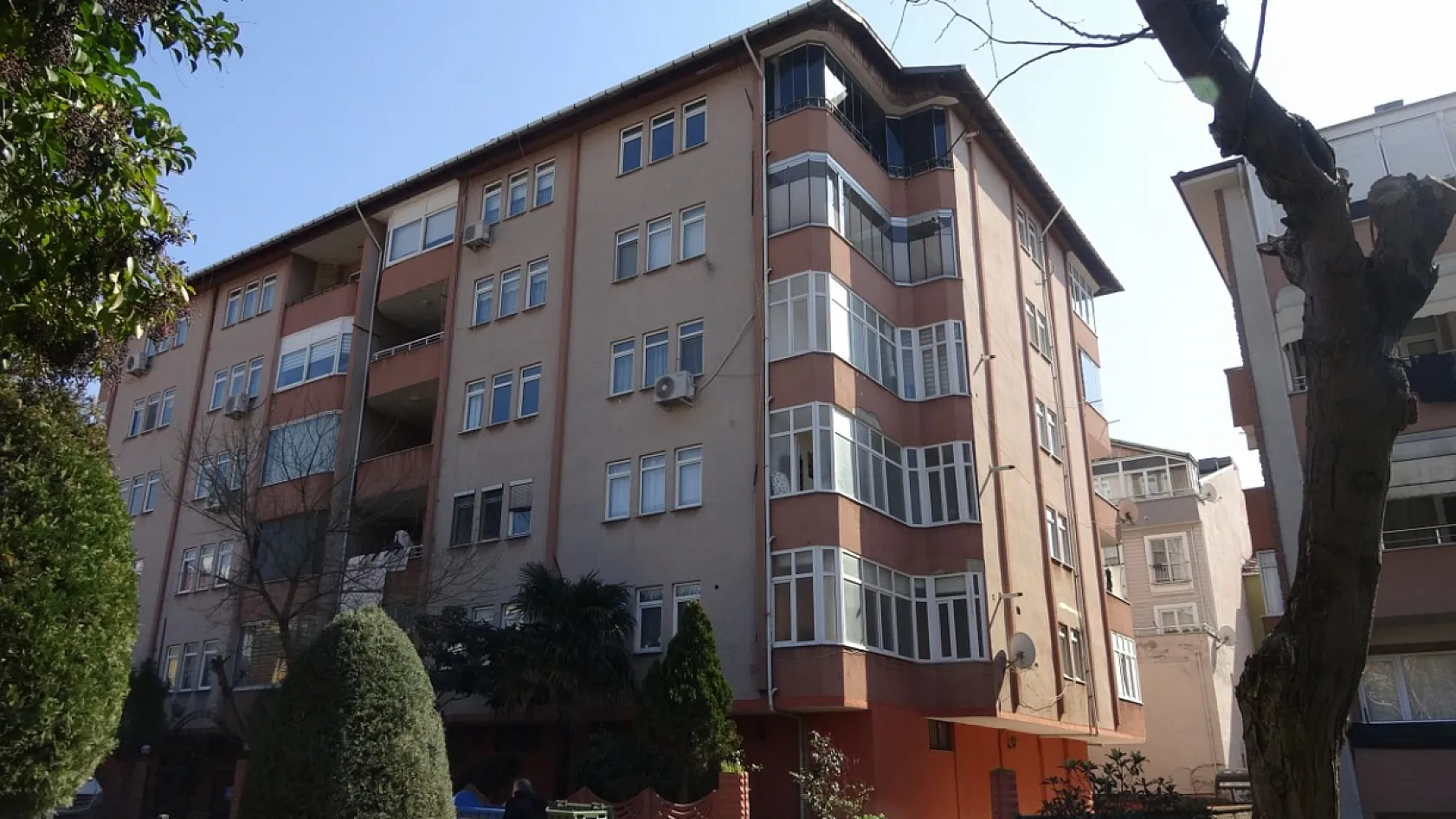 Cinayete kurban gittiği değerlendirilen kadının komşuları konuştu