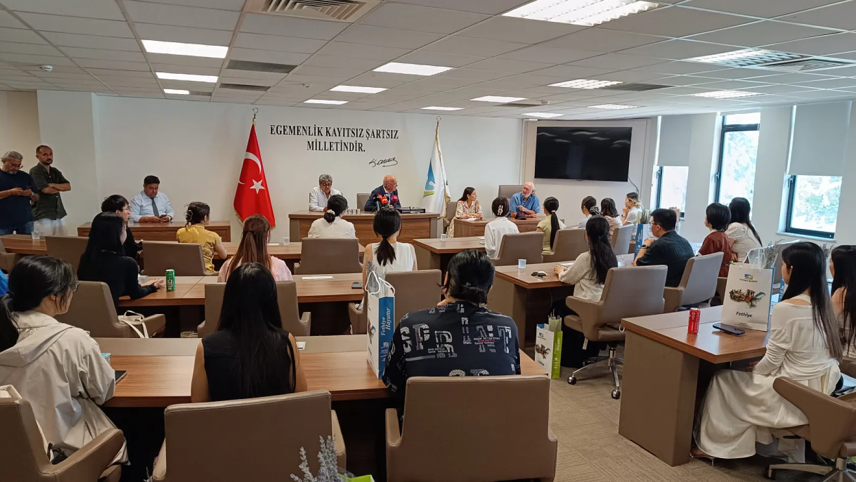 Çinli öğrencilerden Fethiye Belediyesi'ne dostluk ziyareti