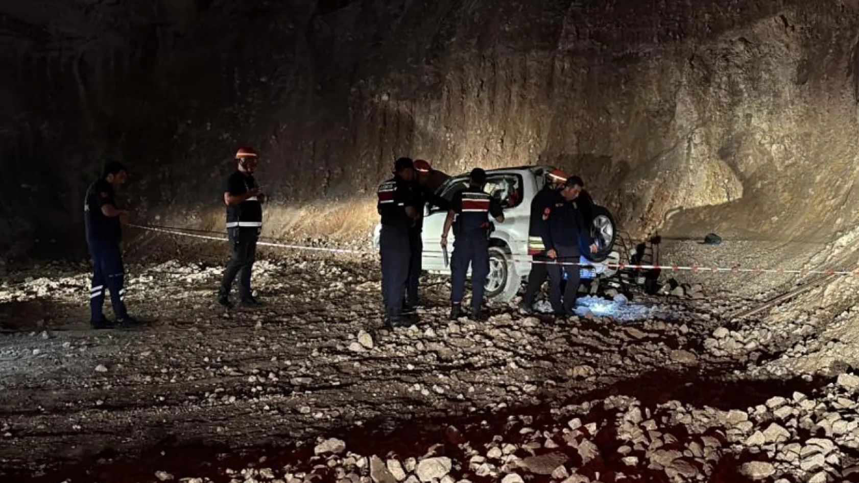 Cip 15 metrelik uçurumdan uçtu: 2 sevgili hayatını kaybetti