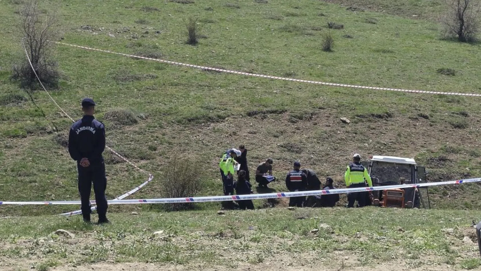 Traktör dere yatağına devrildi: 1 ölü, 3 yaralı