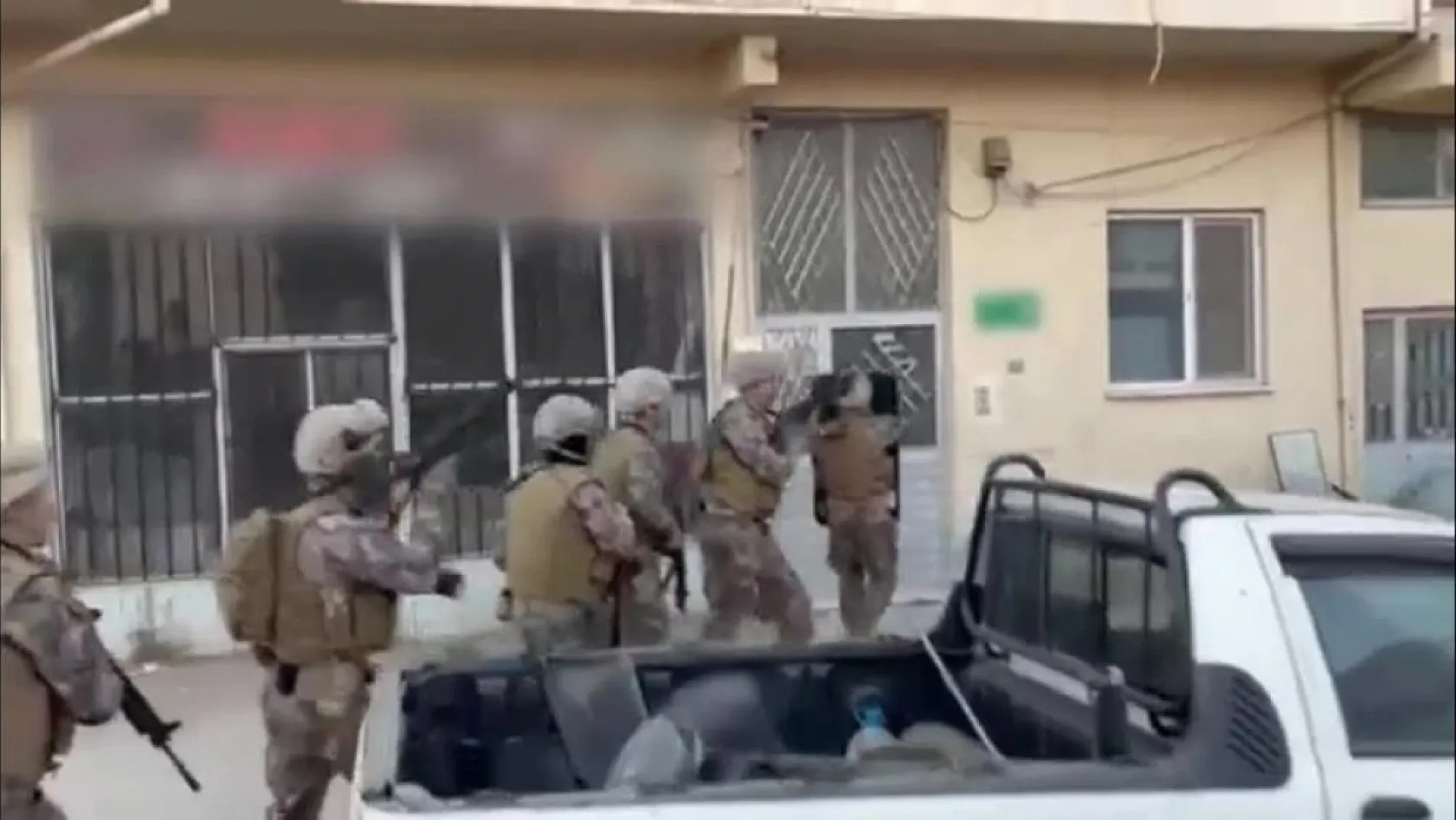 Daltonların adını kullanan örgüte büyük darbe...Evi kurşunlayıp kaydettiler, polis çok geçmeden çökertti...